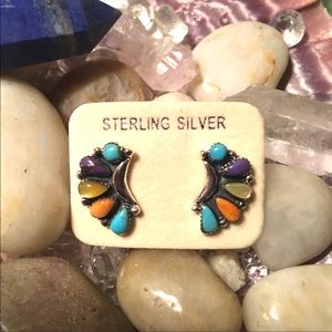 🌹NWT Tribal muti-gem posts